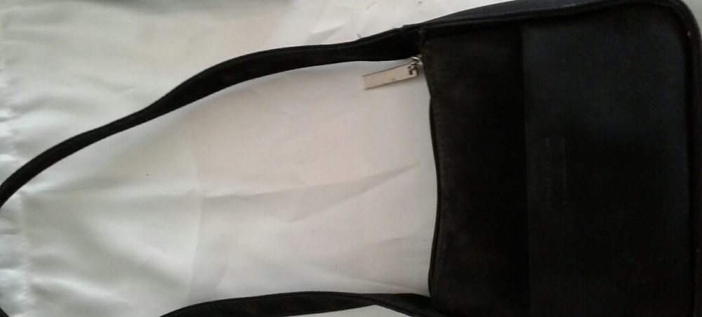 Simple Black Purse - Picture 2 of 6